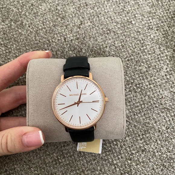 Micheal Kors Women’s Watch - Picture 2 of 3